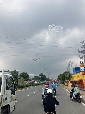 cần bán nhanh nhà 1100m2 mặt tiền đường xa lộ hà nội, rất gần ngã tư thủ đức và metro