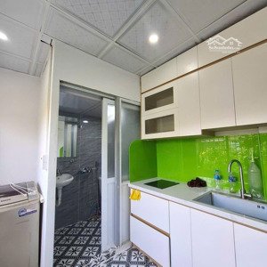 nhỉnh 900tr đã sở hữu căn penhouse 25m, tập thể 8/3 hai bà trưng. vị trí đẹp ô tô đỗ cổng.