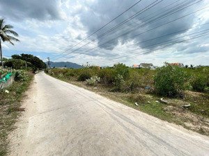 chuyên đất biển dốc lết.. lô đất hướng đông ngay ranh phương mai. ngang 66m giá rẻ bèo