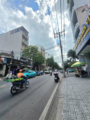 bán nhà mtkd trương công định. dt 7x33m. nở hậu 25m. vị trí đẹp không lỗi phong thuỷ, giá ~100tr/m2