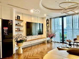 chính chủ cần bán căn góc ban công đông nam đẹp nhất tòa center point 110 cầu giấy