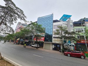 bán tòa nhà văn phòng vip,toàn mặt phố vị trí đẹp nhất nhì khu phố hoàng cầu.