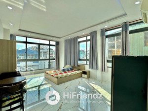 căn hộ studio cửa sổ lớn, thang máy, full nội thất, 5 người 4 xe, gần đại học kinh tế ueh q10