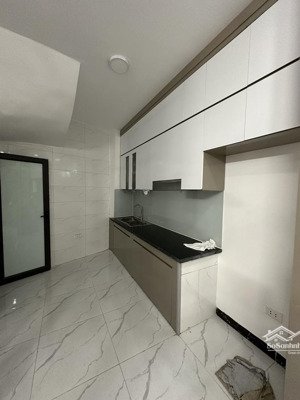 nhà 6 tầng ,lô góc, phố kẻ tạnh, ô tô tải đỗ cửa, 6.8 tỷ, gần hồ điều hoà, vườn hoa, mặt tiền 6.2m