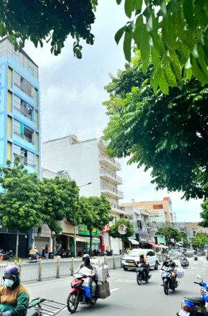 bán chdv 15phòng thủ nhập cao, gần 100m2, ngang 4.5, xe tải thông, giáp sân bay. hơn 13 tỷ