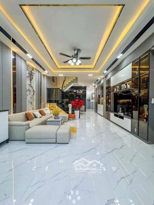 bán gấp ngay mt phan đăng lưu, lô góc 3 thoáng, ô tô đỗ cửa, 120m2, 3 tầng, dt 30 tr/th