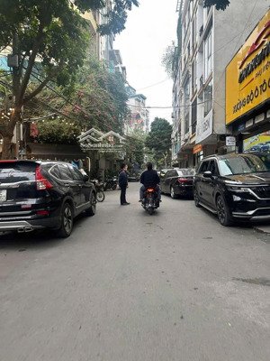 bán nhà phân lô pháo đài láng - ô tô vào nhà - via hè rộng - sổ sẵn giao dịch ngay!