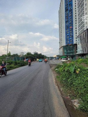 tòa nhà
cao cấp cầu giấy - ô tô tránh - phân lô - thang máy - 80m - giá 42.5 tỷ (1cg255037)