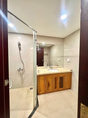 cho thuê căn hộ 2pn, 110m2 tại royal city, 17 triệu vnd, nhiều tiện ích hấp dẫn
