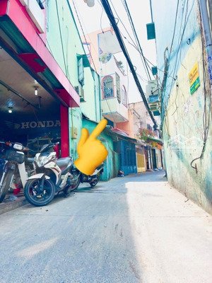 nhà cách mặt tiền đường lớn tùng thiện vương 1 căn duy nhất - xe hơi đậu trước nhà