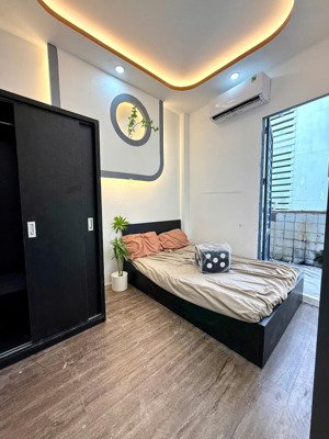 giá 6,9tr - nơ trang long, 2 phòng ngủ, cửa sổ thoáng, hẻm rộng, khu ăn uống, nội thất mới