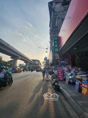 cần bán gấp - mặt phố kinh doanh - phân khúc hàng hiếm - ở sướng - bay nhanh