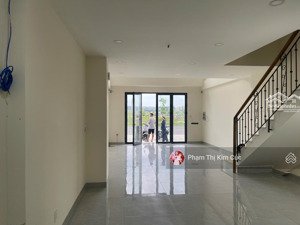 shophouse 4 tầng đường song hành giá 40 triệu (có thang máy). đường sầm uất ở vừa kinh doanh tốt
