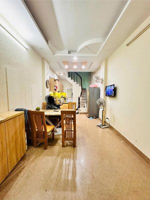 bán nhà dân tự xây 30m2, 8,9 tỷ, 3pn, 4wc tại yên hòa, cầu giấy, giá cực tốt. 15m ra phố yên hoà