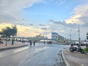 bán mảnh đất mặt hồ tây, hai con rồng 210m- mt 10.5m - vỉa hè- kinh doanh