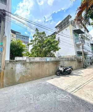 lô đất đẹp 2 mặt tiền xe hơi trung tâm quận 7 - diện tích 10x30m