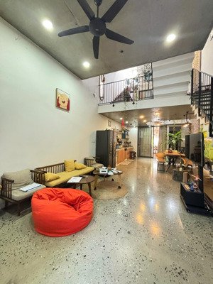 bán nhà 3 tầng hồ trung lượng kề đường nguyễn phước lan, nhà gia chủ tự xây rất kiên cố và đẹp