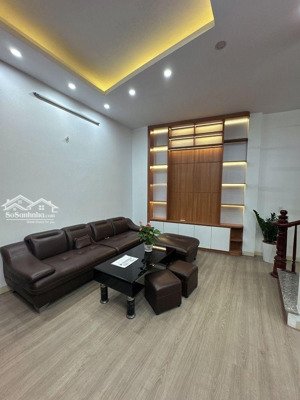rẻ nhất phố trạm, cổ linh, nhà mới 36m 5t, giá hơn 5 tỷ, gần cầu vĩnh tuy,long biên, ô tô cách 50m