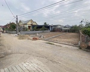 cần tiền trả nợ bán lô đất 100m2 full thổ cư 800triệu đẹp vuông vắn nở hậu đường to oto vào tận đât