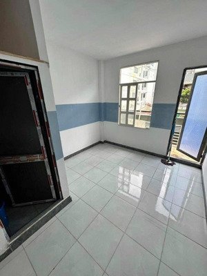 cho thuê phòng quận 1 giá rẻ, hình thật giá thật 100%, có ban công, nhà vệ sinh riêng