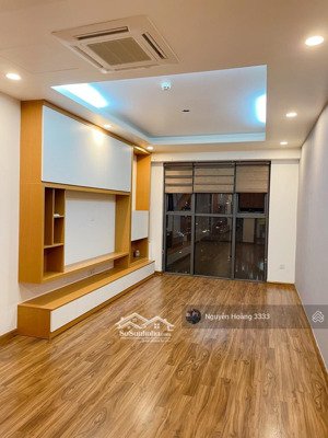mua nhà tặng sân to huỵnh, căn 3n - 2wc, 122m2, full đồ, tòa 24t1, ban công đông nam mát mẻ, sổ đỏ