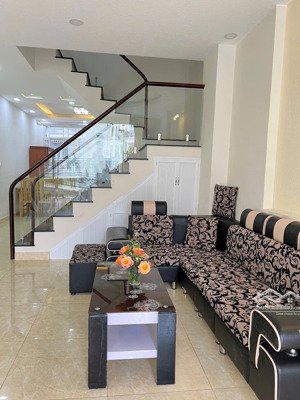 nhà đẹp 1 trệt 2 lầu 4pn sauna sân rộng kinh doanh