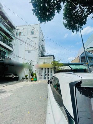 gấp bán chdv 4 tầng 215m2 (9.2x25m) 30 phòng dòng tiền 160tr/tháng hẻm xe tải 12m