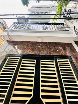 cần bán gấp - nhà quan nhân, dân xây, ngõ thoáng, 4 phòng khép kín, ban công sáng thoáng, hơn 6 tỷ