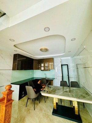 nhà mới đẹp gần aeon mall ( 4x12m) 1 lửng 3 lầu,6 phòng,6wc,hẽm thông xe hơi