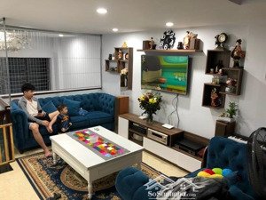 5,8 tỉ có nhà dân xây 5 tầng full nội thất cách mặt đường cổ linh 50m gần trường học