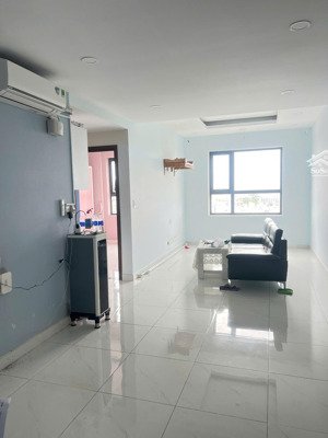 cho thuê chung cư green river 2pn 2wc có 3 máy lạnh, 2 máy nóng, 2 giường tủ, sofa giá 10tr.