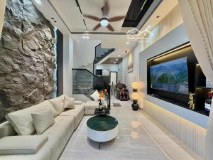 bán nhà mới 3 tầng trung tâm hải châu, đà nẵng. giá hơn 4 tỷ.