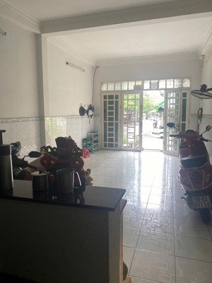 bà chị đang ở nước ngoài cần bán nhanh để gom tiền làm ăn. có giá tốt cho khách thiện chí