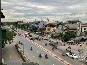 nhà mặt phố âu cơ gần nút giao lạc long quân, trong đê 90m2 mt 8,5 m 5 t, cho thuê 70 tr/th 36 tỷ