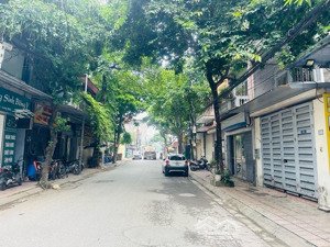 siêu nóng hổi - bán đất tặng nhà - mặt tiền 4,5m - 2 mặt ô tô - trung tâm lõi đức giang