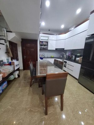 cho thuê lk 65m2 x 5 tầng, mt rộng, ngõ phố hoàng quốc việt, nghĩa đô, hqv, giá thuê 18tr/th