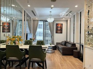 cần bán gấp căn hộ 67m2, giá 4tỷ7. lh e tuyền