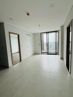 chính chủ bán căn 2 ngủ tầng cao 77m2 chung cư khai sơn ban công đông nam giá 5.8 tỷ:lh 