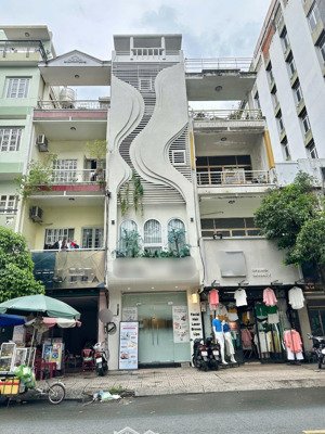 nhà mt cao thắng - quận 3. dt 5x20m, 1 trệt 4 lầu thang máy. vị trí đẹp