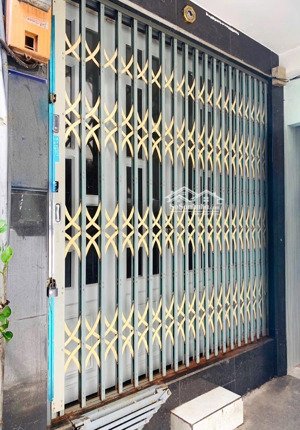 tôi bán nhà 44 m2, 1 trệt. 1 lầu. sổ hồng riêng. quận 4. giá : 1,9 tỷ