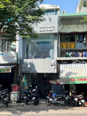 bán nhà trung tâm quận 3 gần vòng xoay dân chủ giá chốt cực tốt dt:4x11m kc: 3 tầng giá: 13,5 tỷ tl