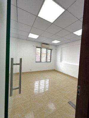 chính chủ cho thuê văn phòng giá 5tr/tháng tại tâm việt building 14 nguyễn khuyến, hà đông