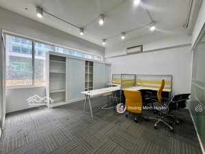 văn phòng diện tích vừa phải, hoàn thiện sẵn nội thất, giá cực tốt tại sala, 85m2, 28 triệu/tháng