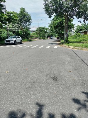 cần bán: lô 2 mt đường 10m5 võ văn ngân (rẻ nhất e1) đối lưng công viên, sát sở ban ngành