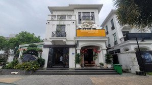 cho thuê biệt thự đơn lập góc đang làm nhà hàng, để lại toàn bộ nhà hàng không phí sang nhượng