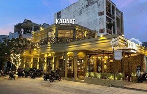 cho thuê nhà mặt phố bùi thị xuân, 100m2, mt lô góc 20m, dt 100m2x 3tầng siêu hot