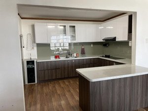 chính chủ cần bán căn giai việt view hồ bơi