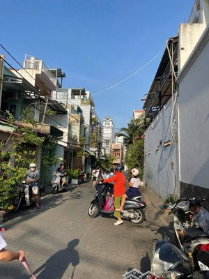 nhà mặt tiền nội bộ cũ cấp 4 mặt