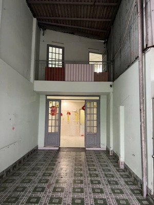 cho thuê nhà 87m2 ( 4 x 22m ) , 1 lầu , 2pn / 2wc , sân 4m