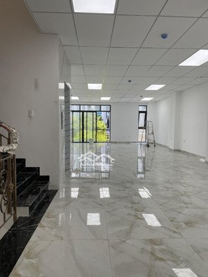 trệt + lầu 7x20m vạn phúc city có máy lạnh, thang máy, hầm xe, đường 16m, vị trí đẹp. giá 32 triệu